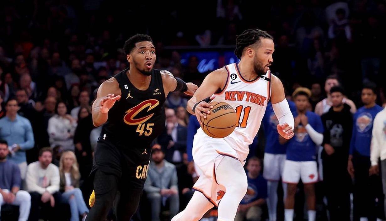 开云体育在线-包含尼克斯惨遭马刺逆转，兰德尔空砍分难救主的词条